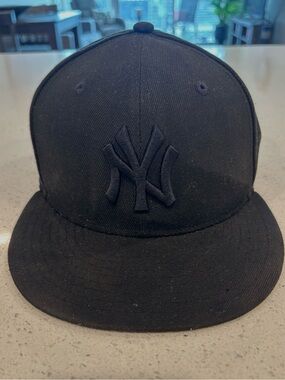 New Era 59Fifty Black New York Yankees Raised Logo Fitted Hat Size 7 1/2